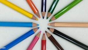 色鉛筆の円陣
